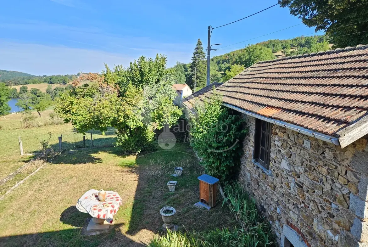 Maison en pierre à Saint-Clément - Charme et authenticité dans la Montagne Bourbonnaise 
