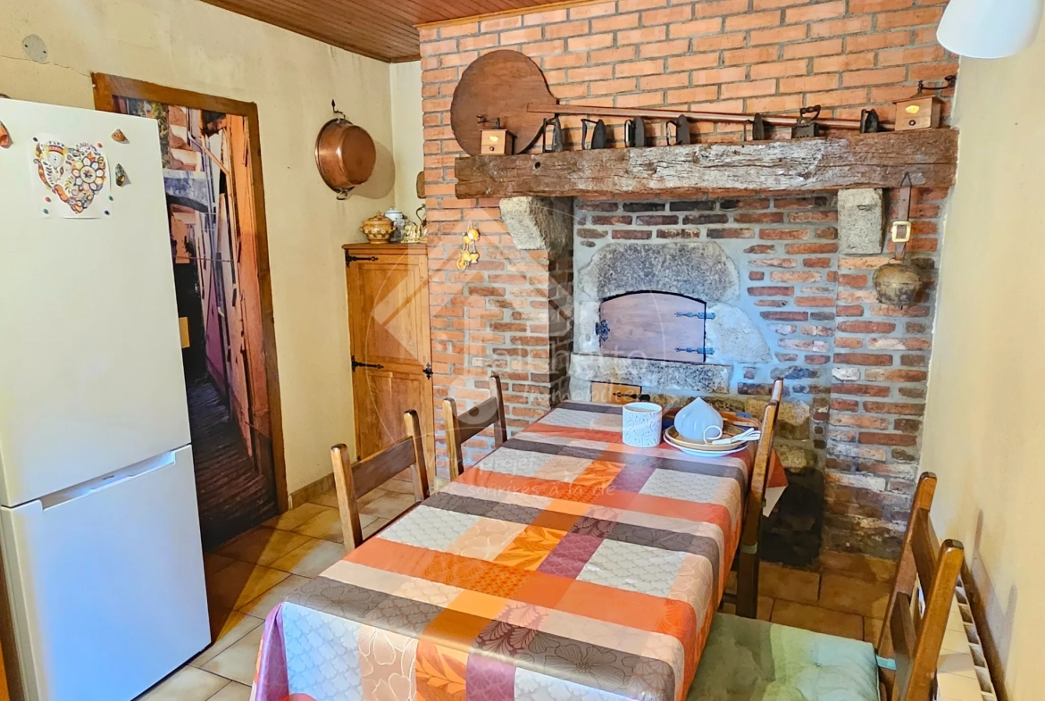Maison en pierre à Saint-Clément - Charme et authenticité dans la Montagne Bourbonnaise 