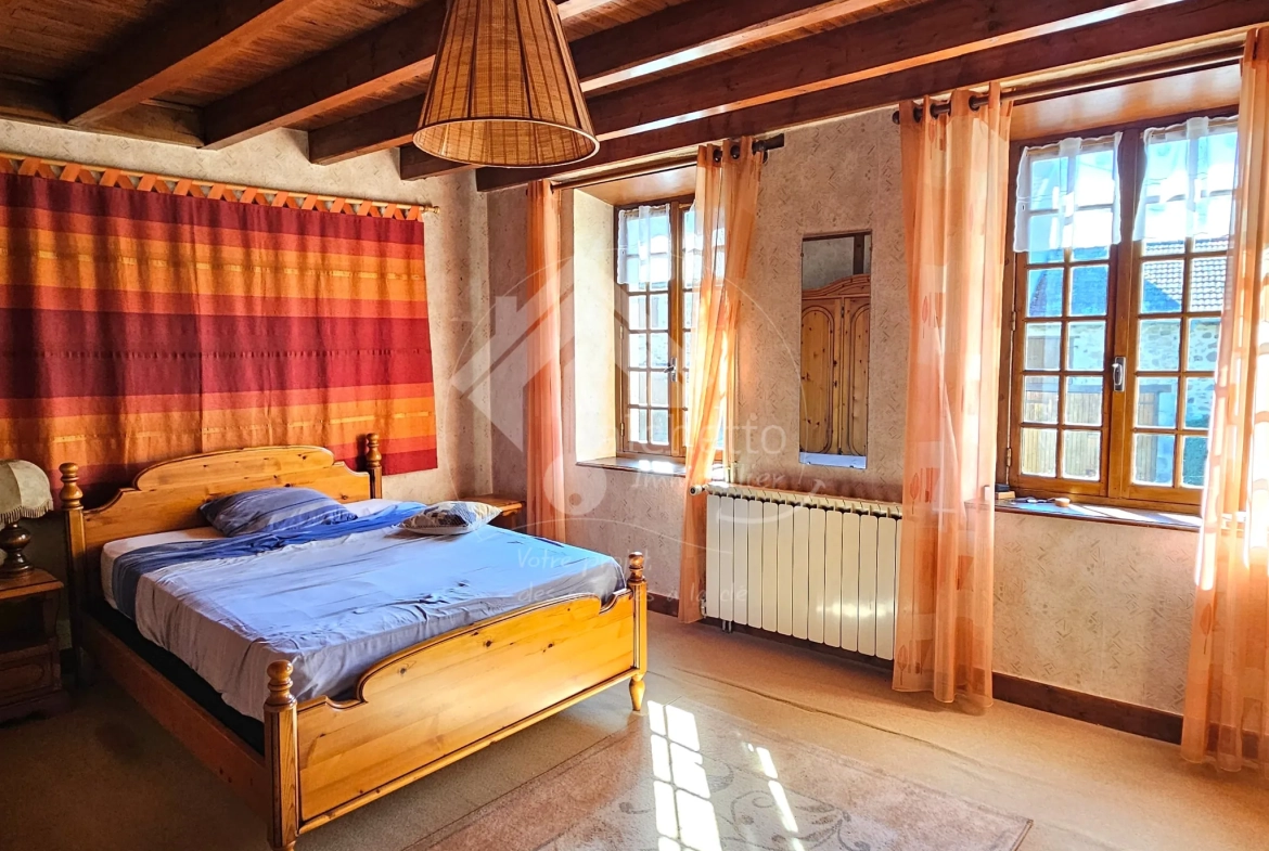 Maison en pierre à Saint-Clément - Charme et authenticité dans la Montagne Bourbonnaise 