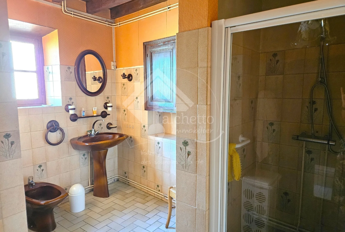 Maison en pierre à Saint-Clément - Charme et authenticité dans la Montagne Bourbonnaise 