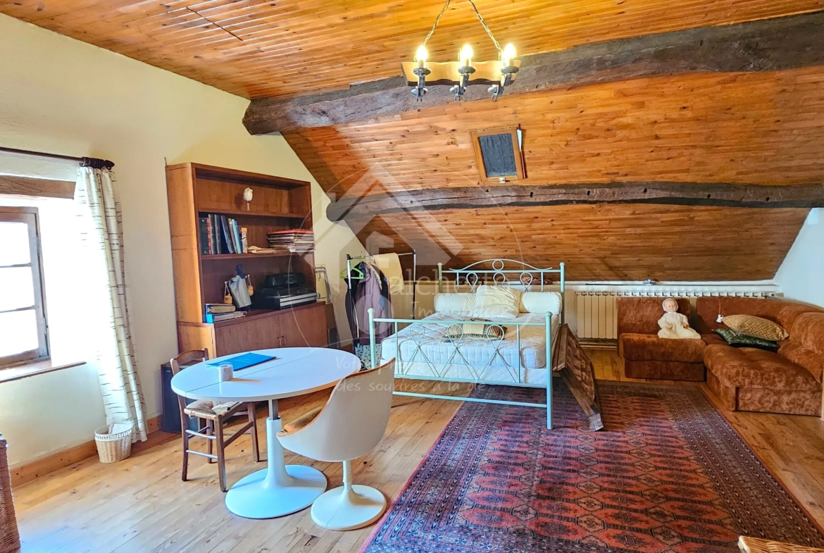 Maison en pierre à Saint-Clément - Charme et authenticité dans la Montagne Bourbonnaise 