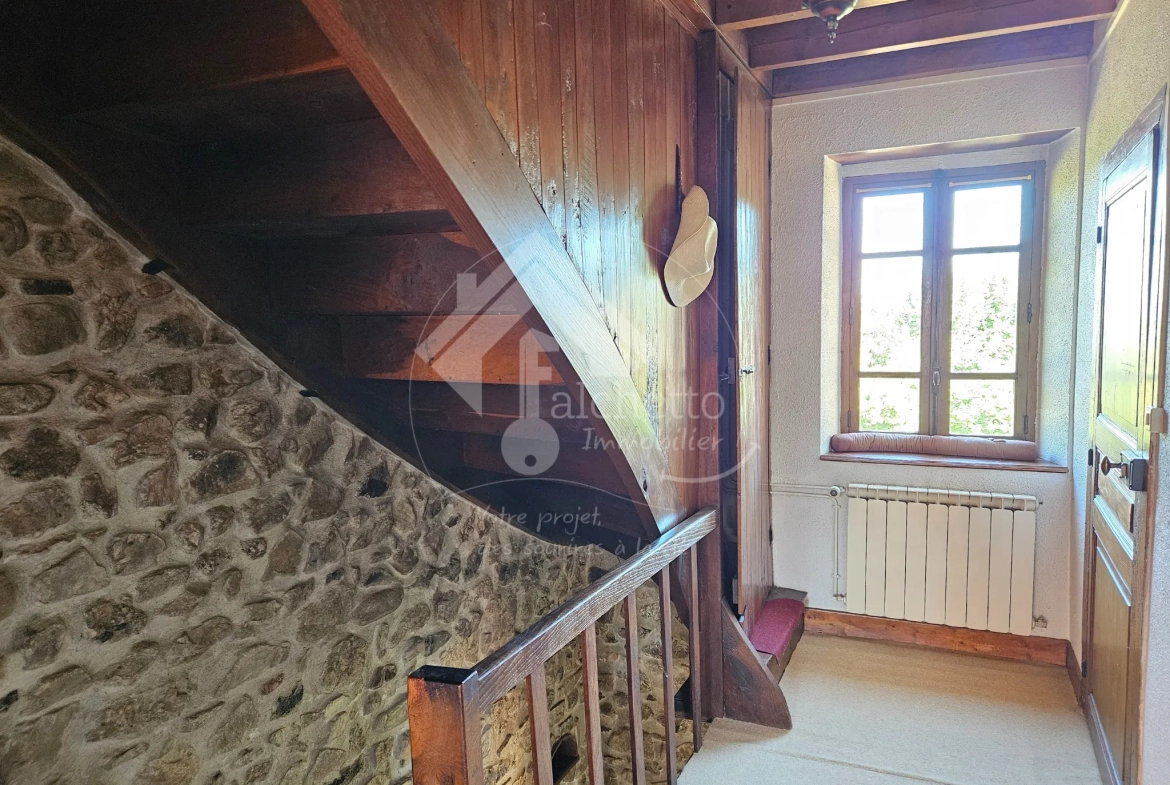 Maison en pierre à Saint-Clément - Charme et authenticité dans la Montagne Bourbonnaise 