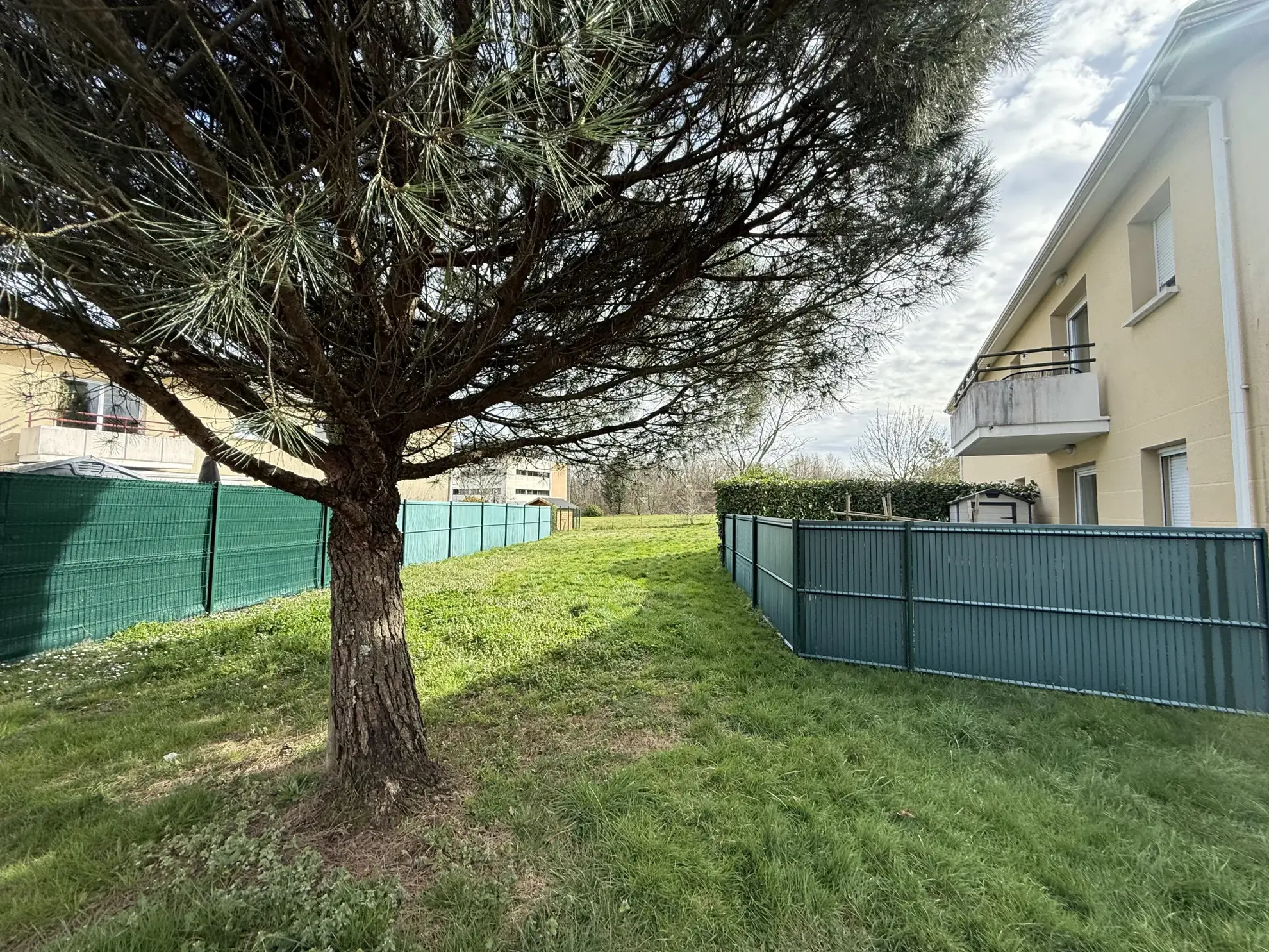 Appartement T3 avec jardin privé et 2 parkings à Mérignac 