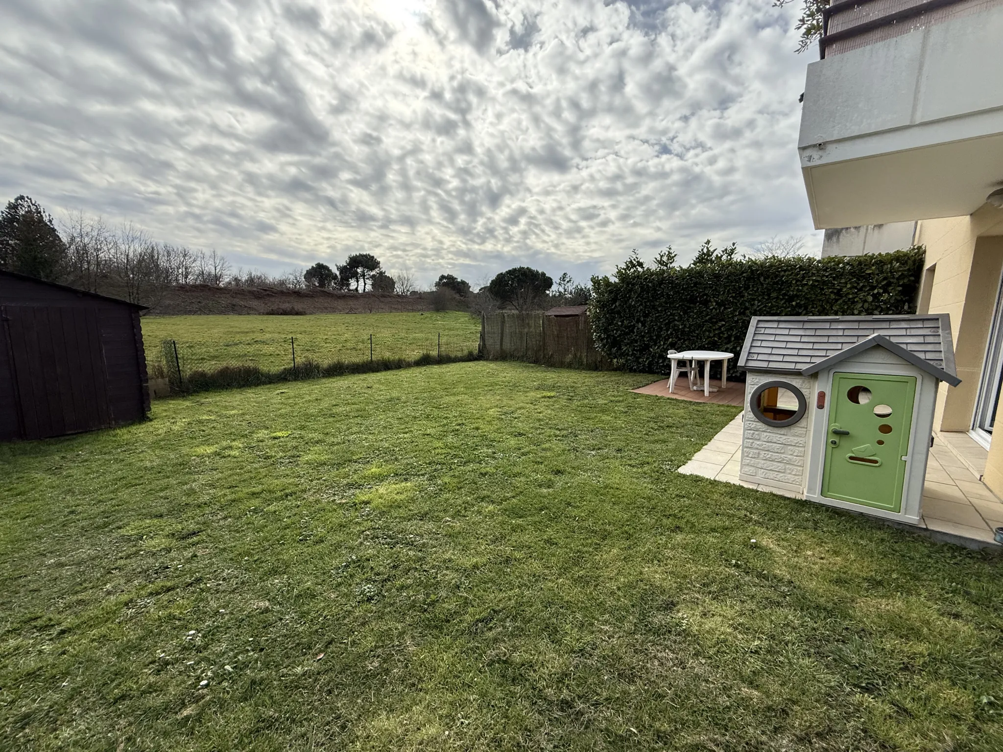 Appartement T3 avec jardin privé et 2 parkings à Mérignac 