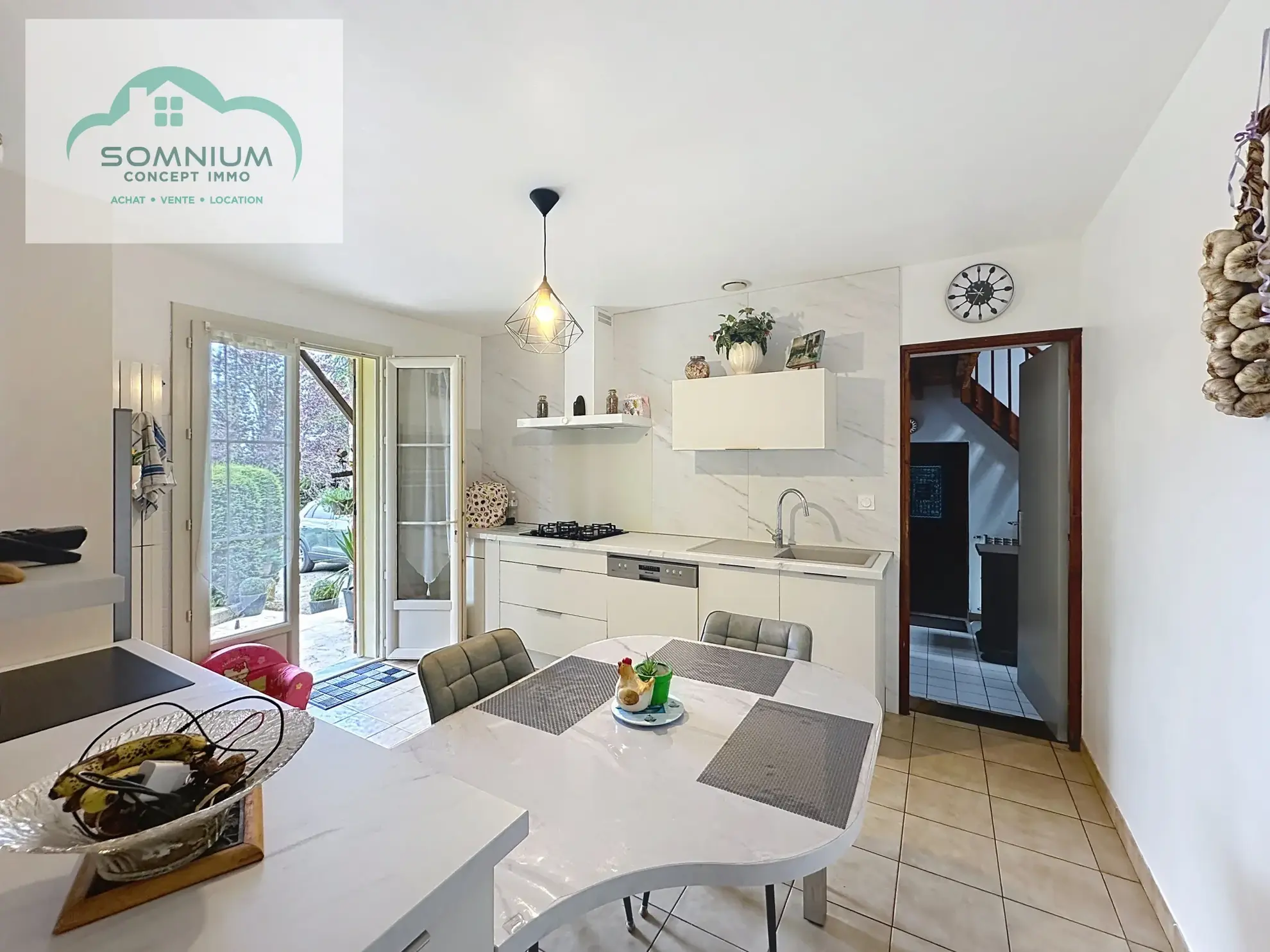 Maison de plain-pied à Fleurance avec grand jardin et garages électriques 