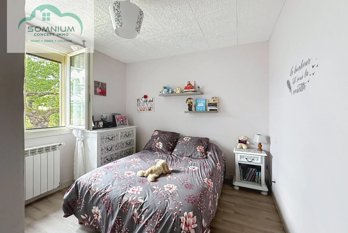 Maison de plain-pied à Fleurance avec grand jardin et garages électriques 