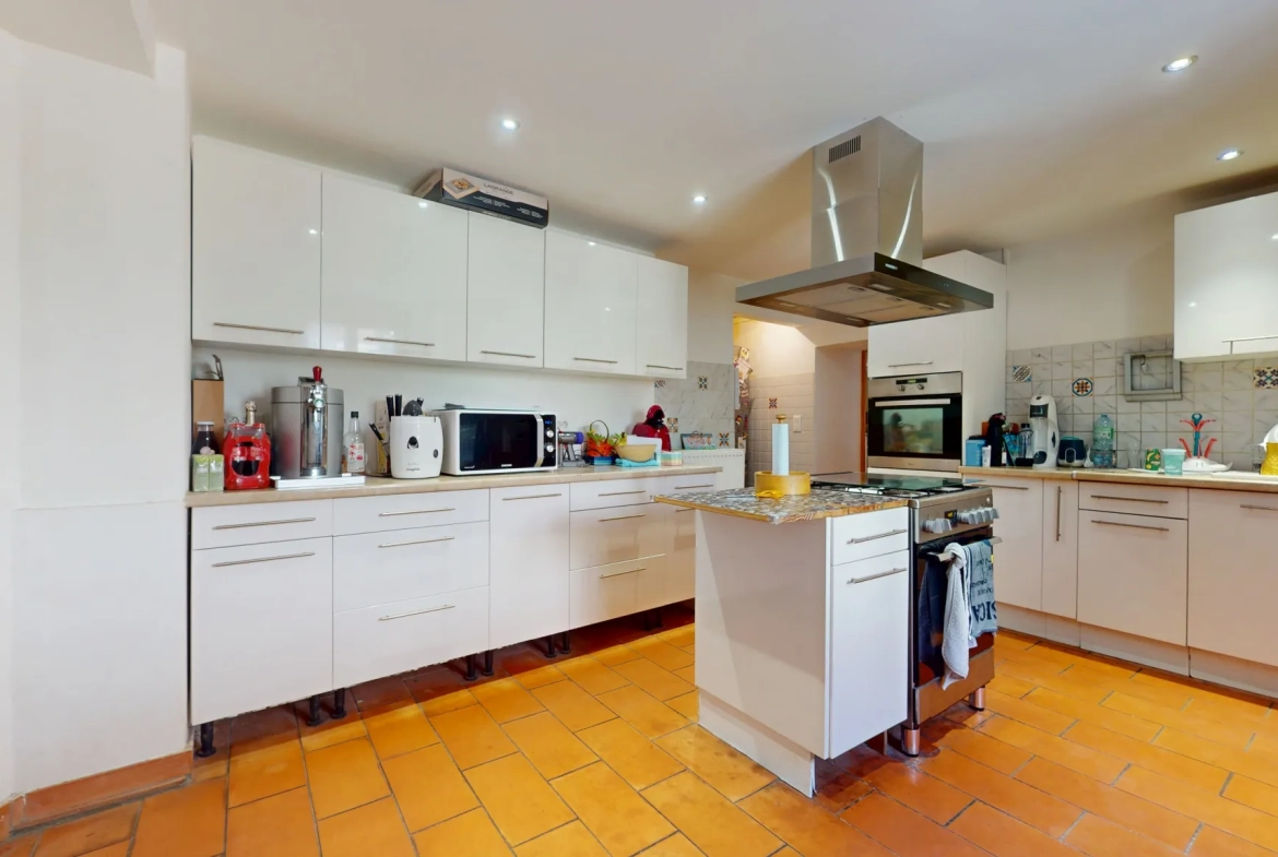 Grande maison de 168m² avec terrain à Dampierre, proche Besançon 