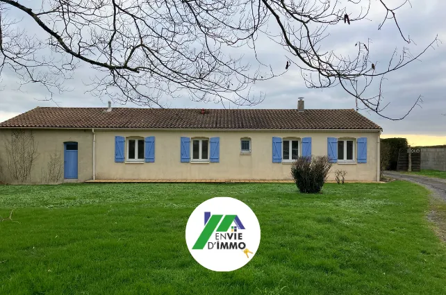 Maison plain-pied à La Rochénard avec grand terrain, garage et cave près de Niort et La Rochelle 
