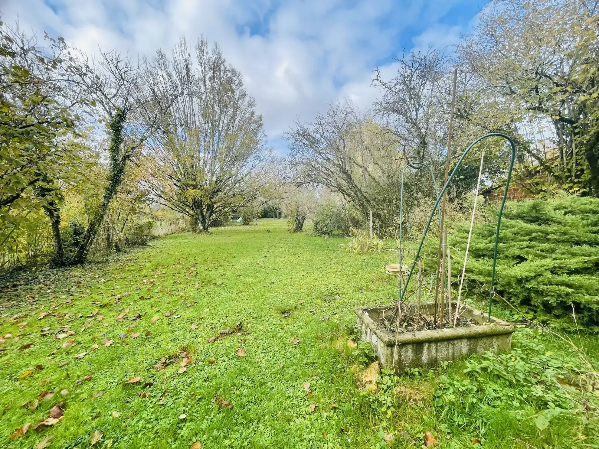 Magnifique maison de ville avec grand terrain à Bletterans, idéale pour famille ou projet d'aménagement 