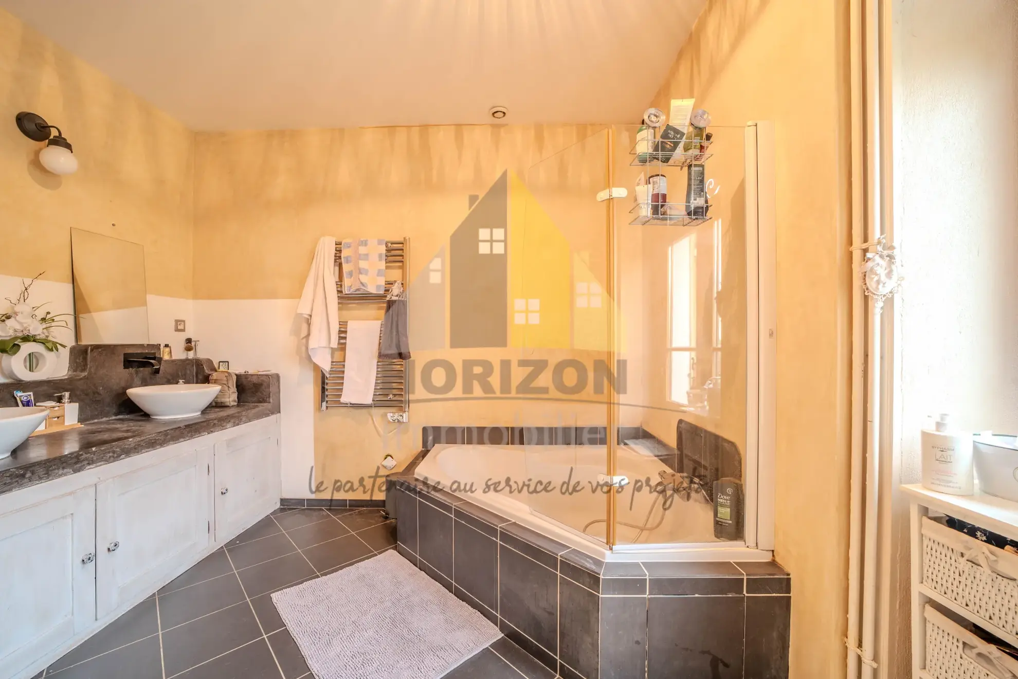 Magnifique maison de ville avec grand terrain à Bletterans, idéale pour famille ou projet d'aménagement 