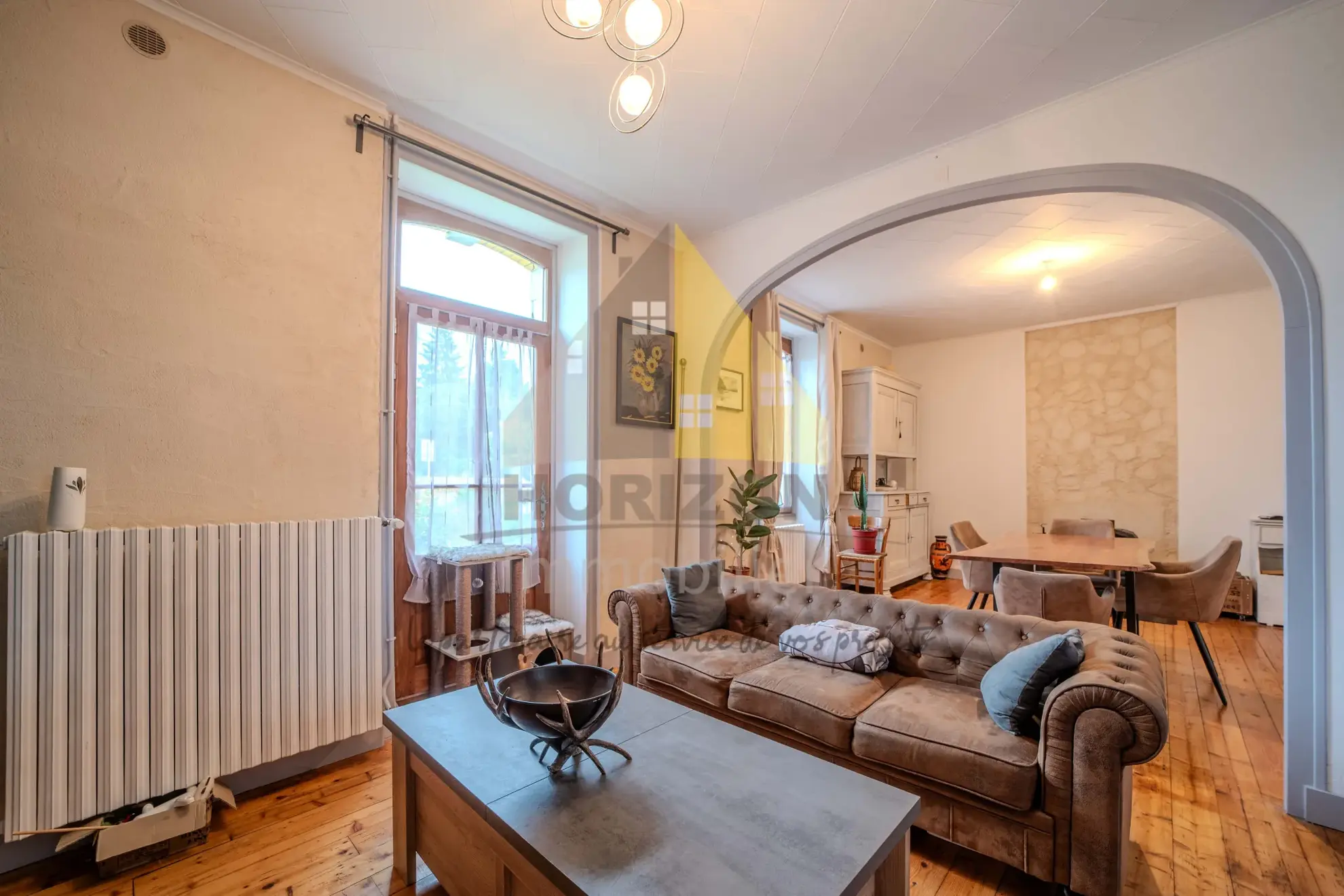 Magnifique maison de ville avec grand terrain à Bletterans, idéale pour famille ou projet d'aménagement 