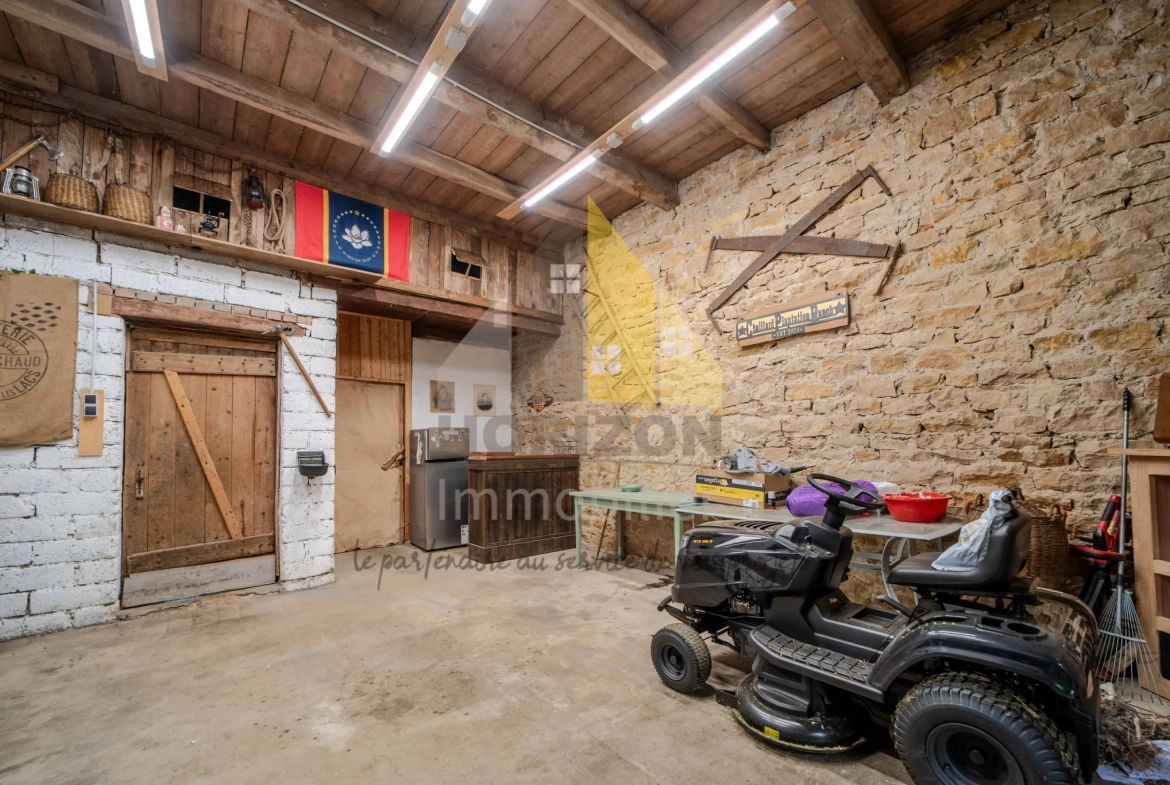 Magnifique maison de ville avec grand terrain à Bletterans, idéale pour famille ou projet d'aménagement 