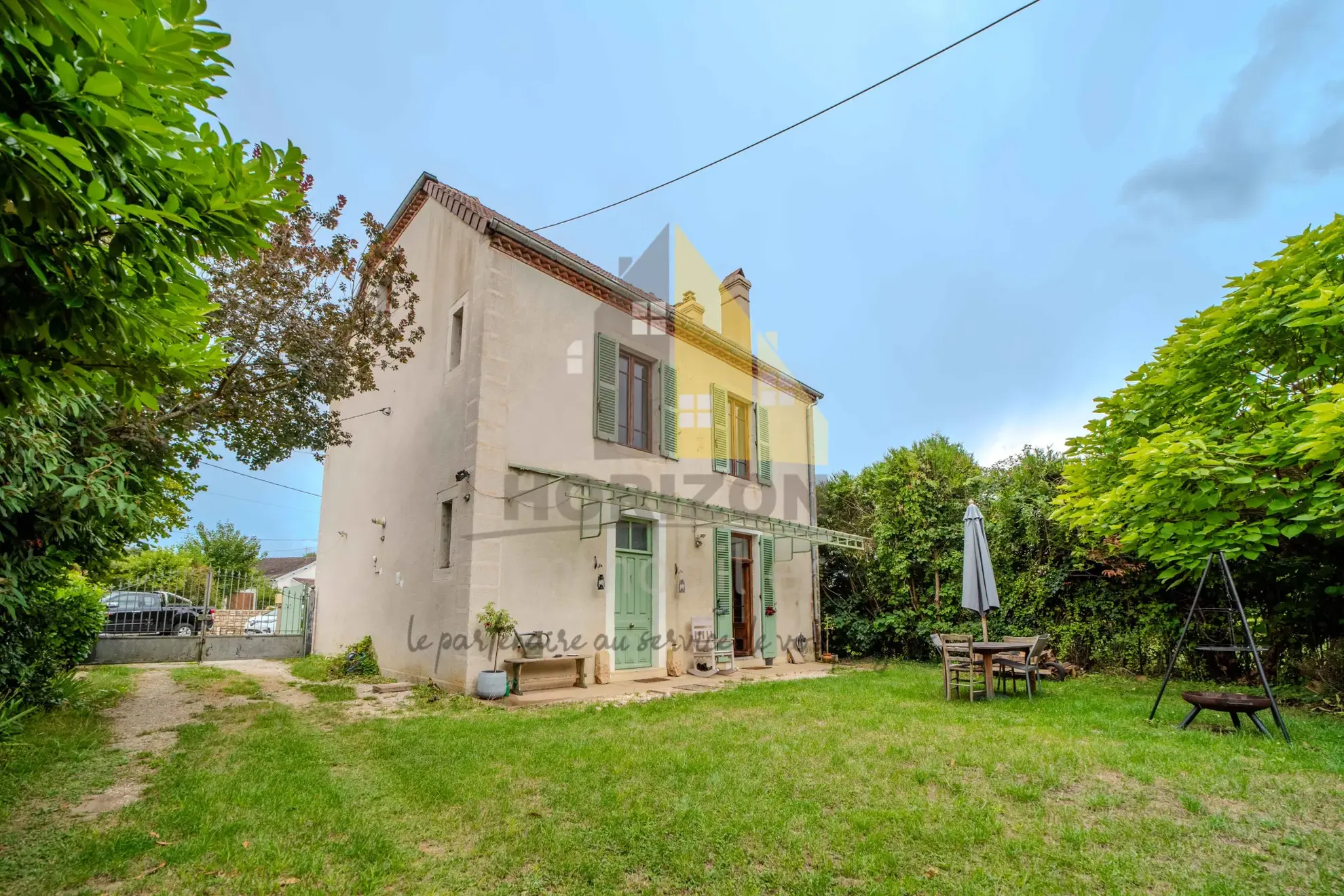 Magnifique maison de ville avec grand terrain à Bletterans, idéale pour famille ou projet d'aménagement 