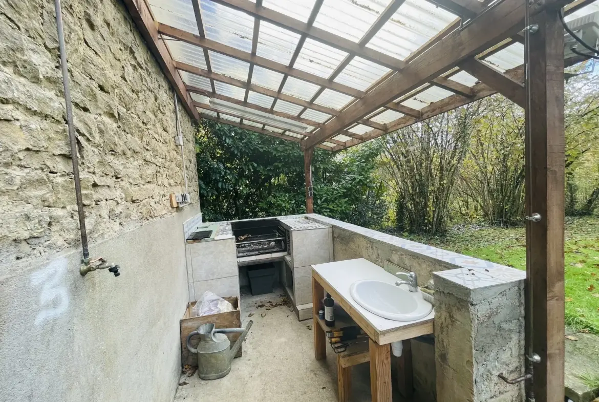 Magnifique maison de ville avec grand terrain à Bletterans, idéale pour famille ou projet d'aménagement 