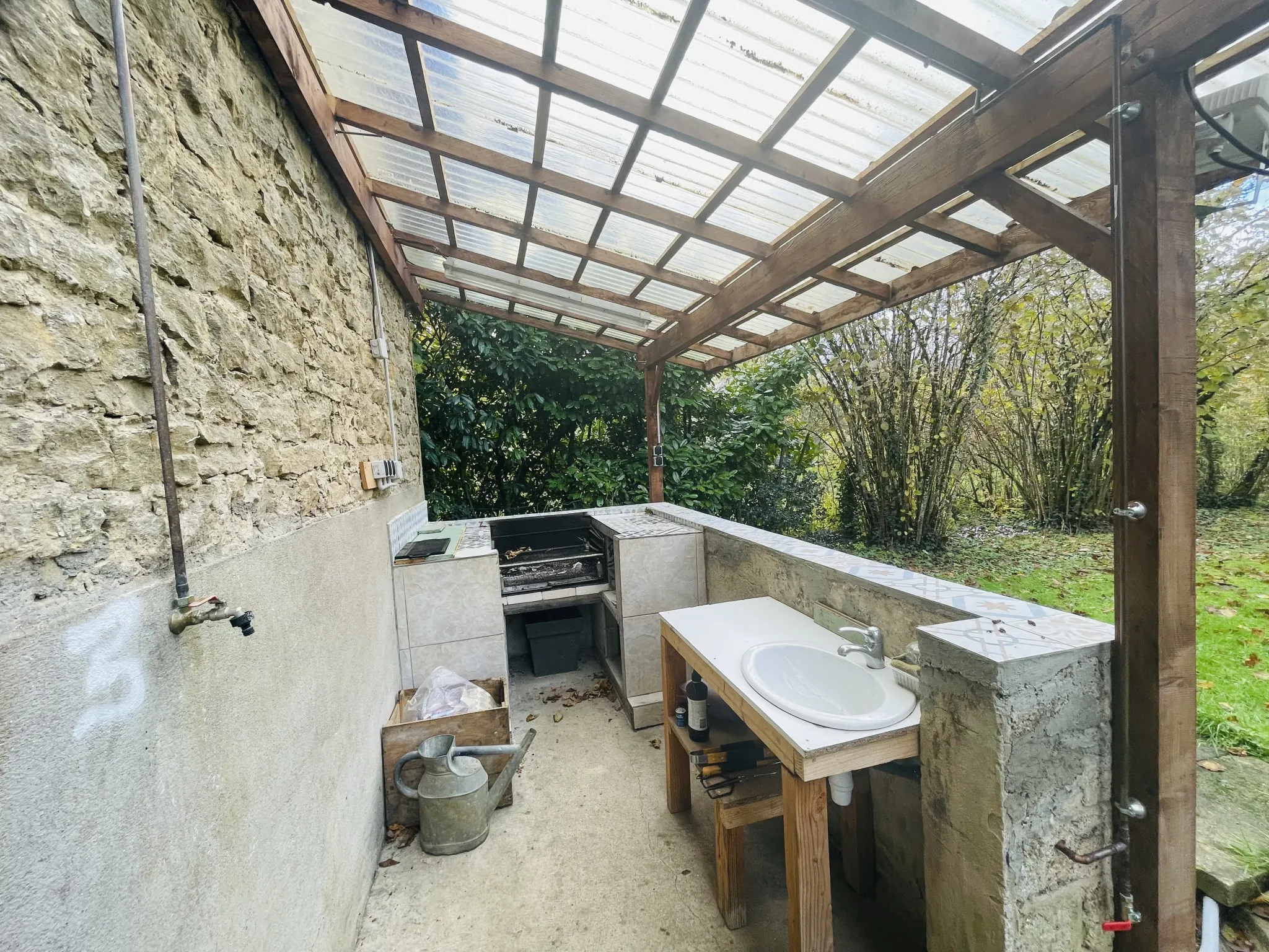 Magnifique maison de ville avec grand terrain à Bletterans, idéale pour famille ou projet d'aménagement 