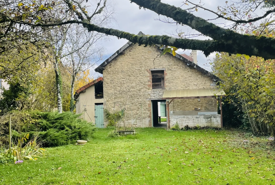Magnifique maison de ville avec grand terrain à Bletterans, idéale pour famille ou projet d'aménagement 