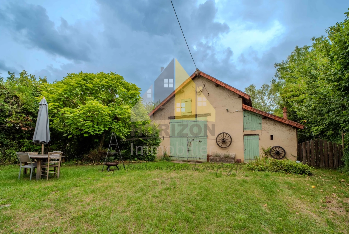 Magnifique maison de ville avec grand terrain à Bletterans, idéale pour famille ou projet d'aménagement 