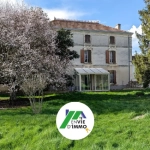 Maison de maître à rénover avec dépendances à Aigondigné, potentiel investissement