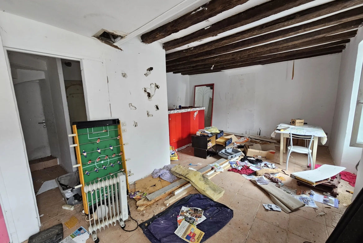 Maison mitoyenne 2 niveaux avec cour à Le Blanc - 93 m² 