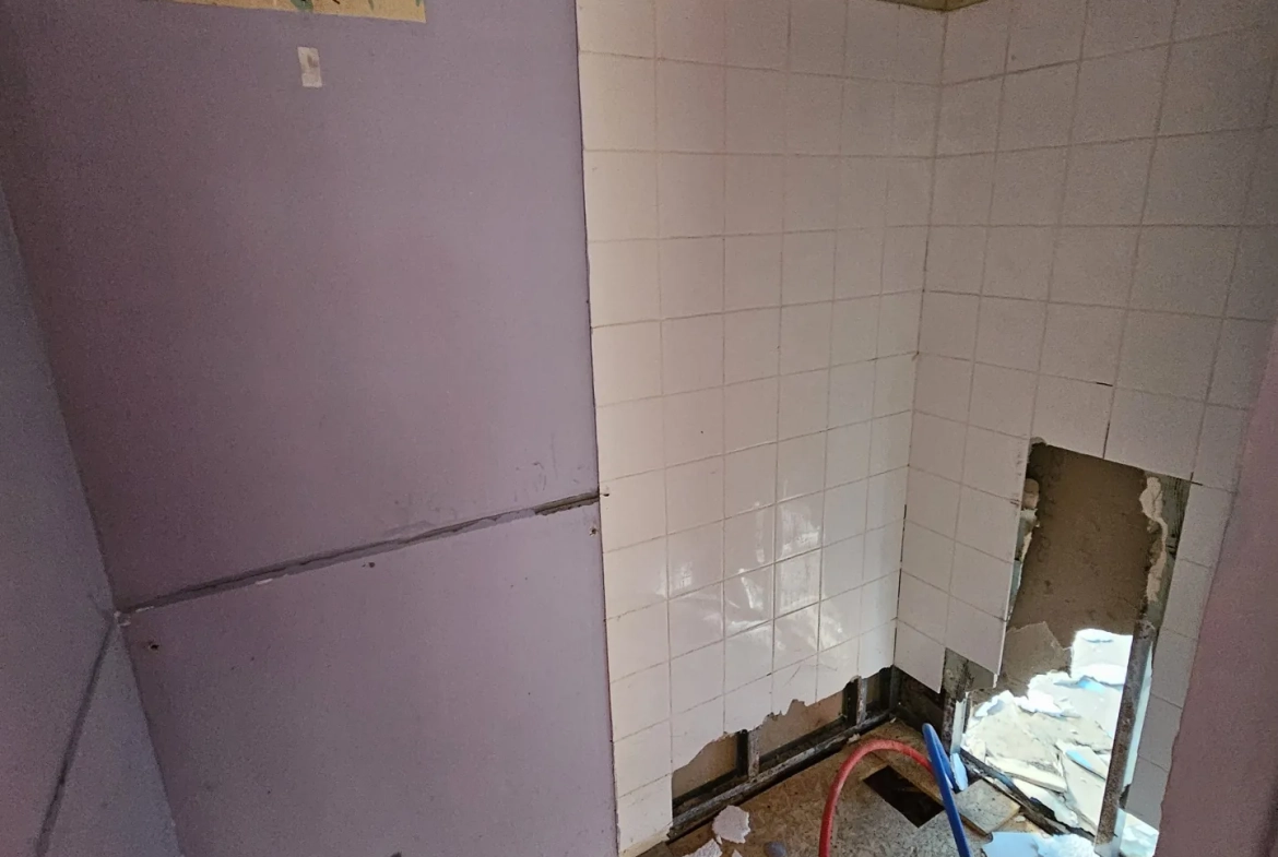 Maison mitoyenne 2 niveaux avec cour à Le Blanc - 93 m² 