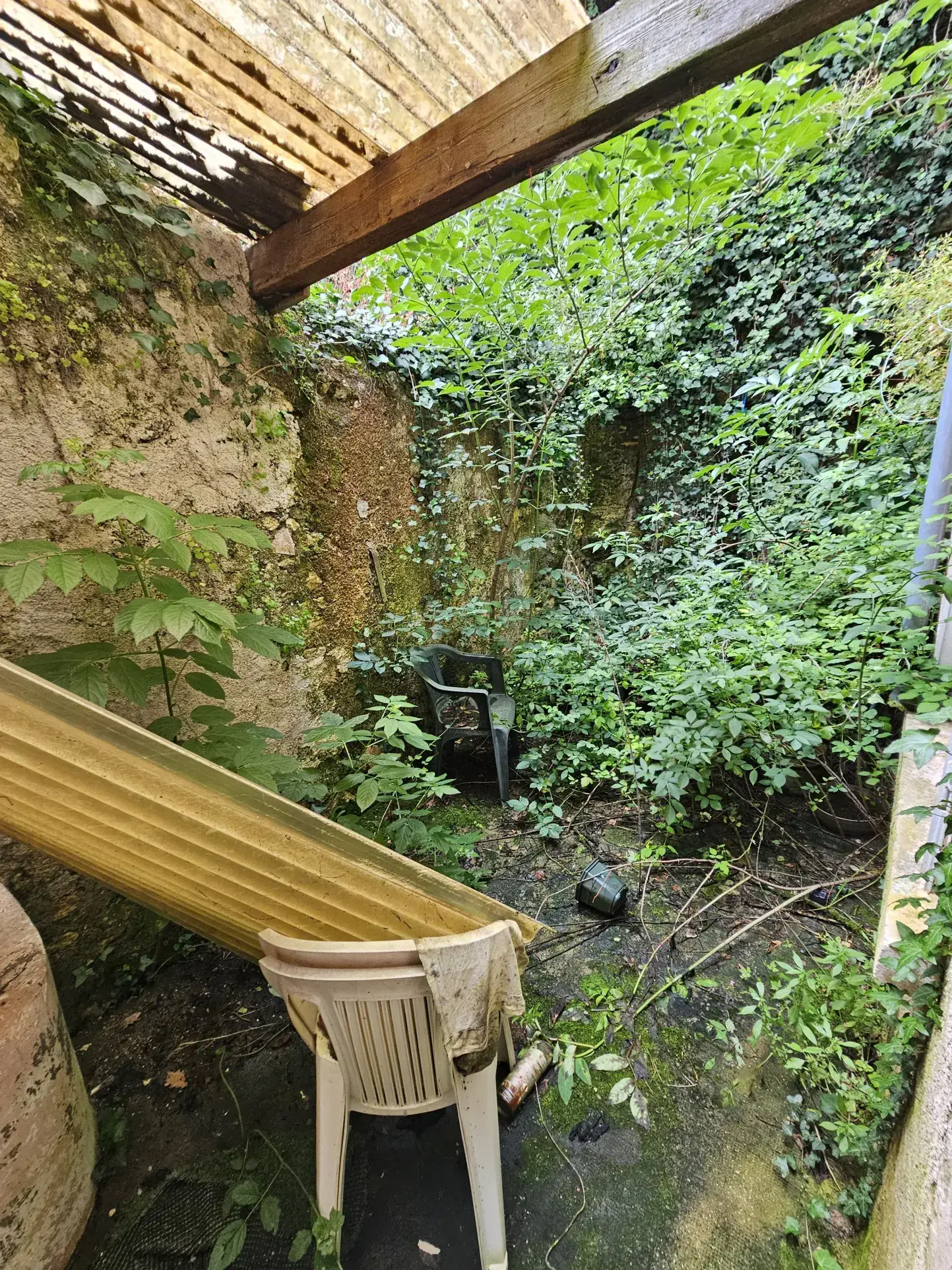 Maison mitoyenne 2 niveaux avec cour à Le Blanc - 93 m² 