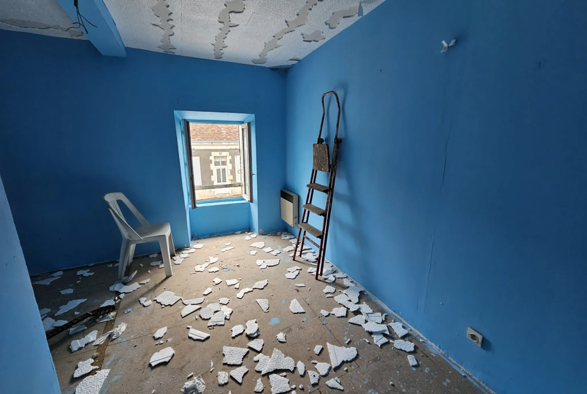 Maison mitoyenne 2 niveaux avec cour à Le Blanc - 93 m² 