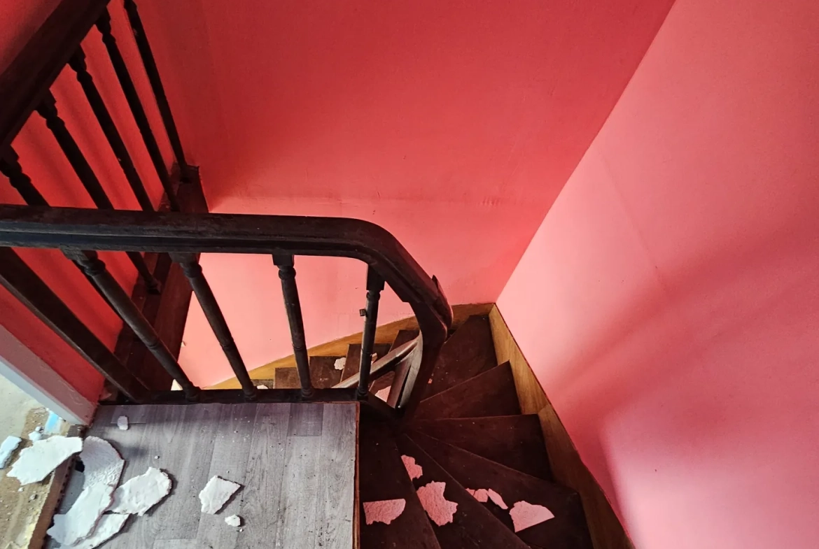 Maison mitoyenne 2 niveaux avec cour à Le Blanc - 93 m² 