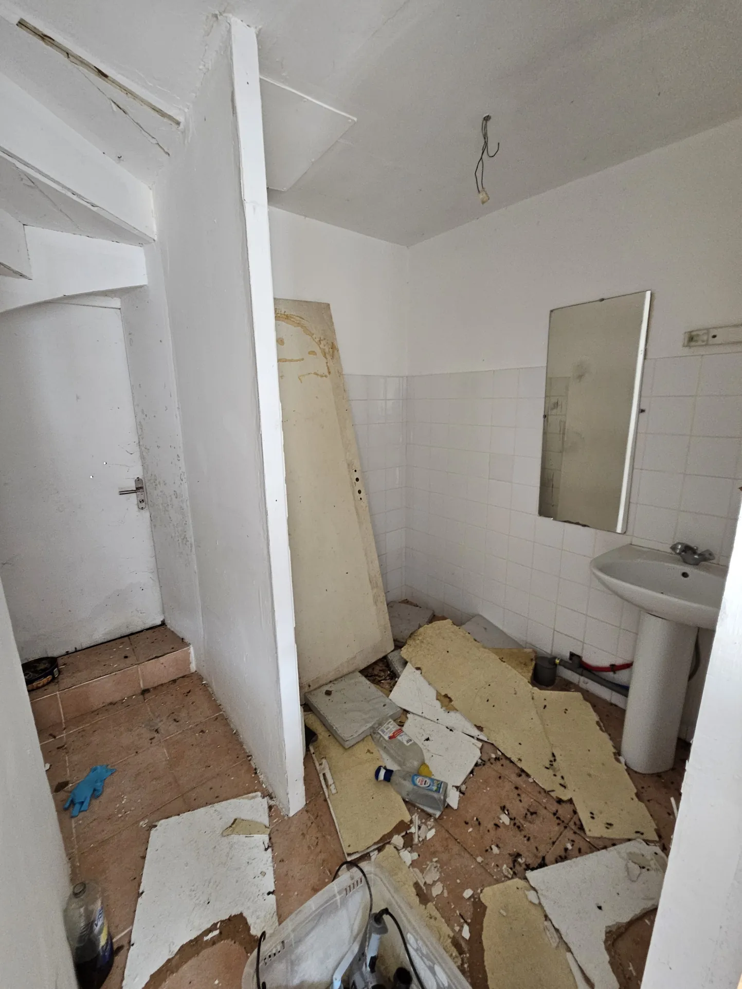 Maison mitoyenne 2 niveaux avec cour à Le Blanc - 93 m² 