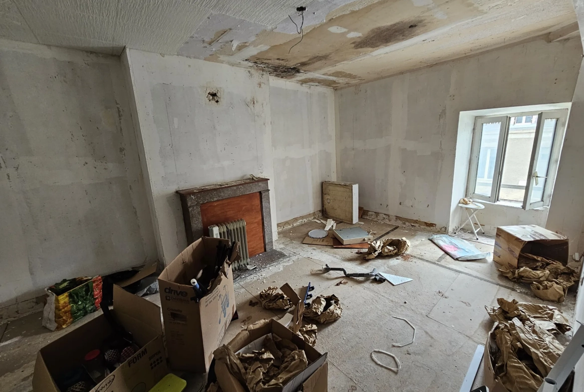 Maison mitoyenne 2 niveaux avec cour à Le Blanc - 93 m² 