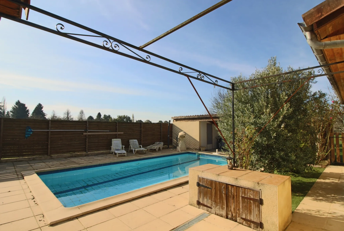 Belle maison avec piscine et grand potentiel à Puy l'Évêque (46700) 