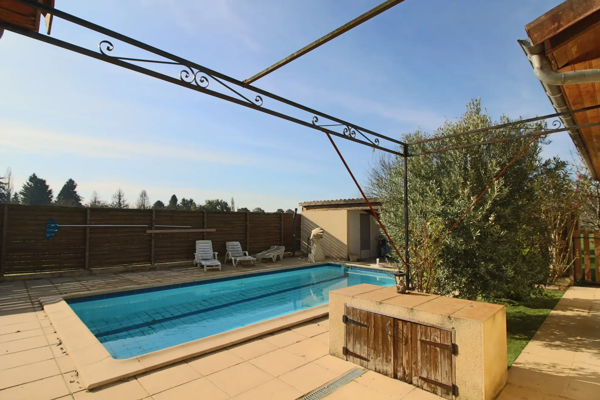 Belle maison avec piscine et grand potentiel à Puy l'Évêque (46700) 