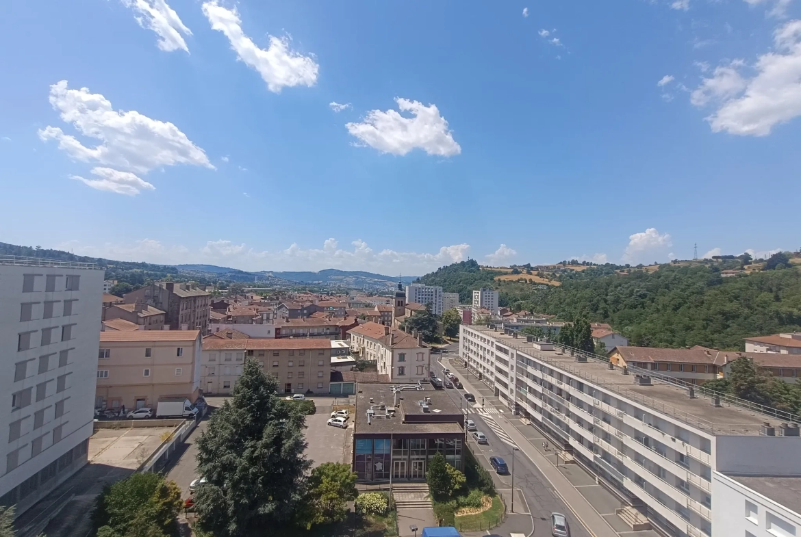 Appartement 3 pièces avec garage et cave au centre du Chambon-Feugerolles 