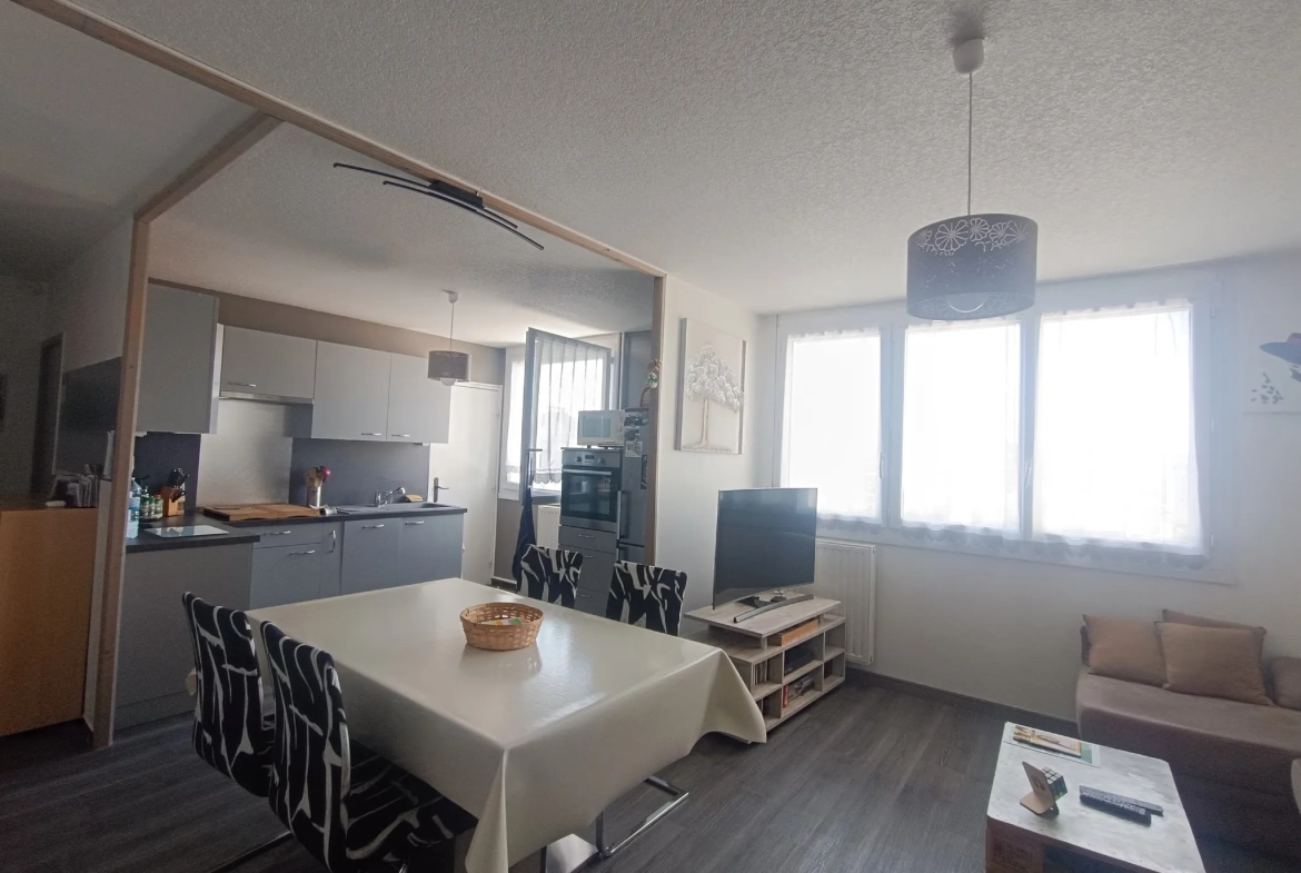 Appartement 3 pièces avec garage et cave au centre du Chambon-Feugerolles 