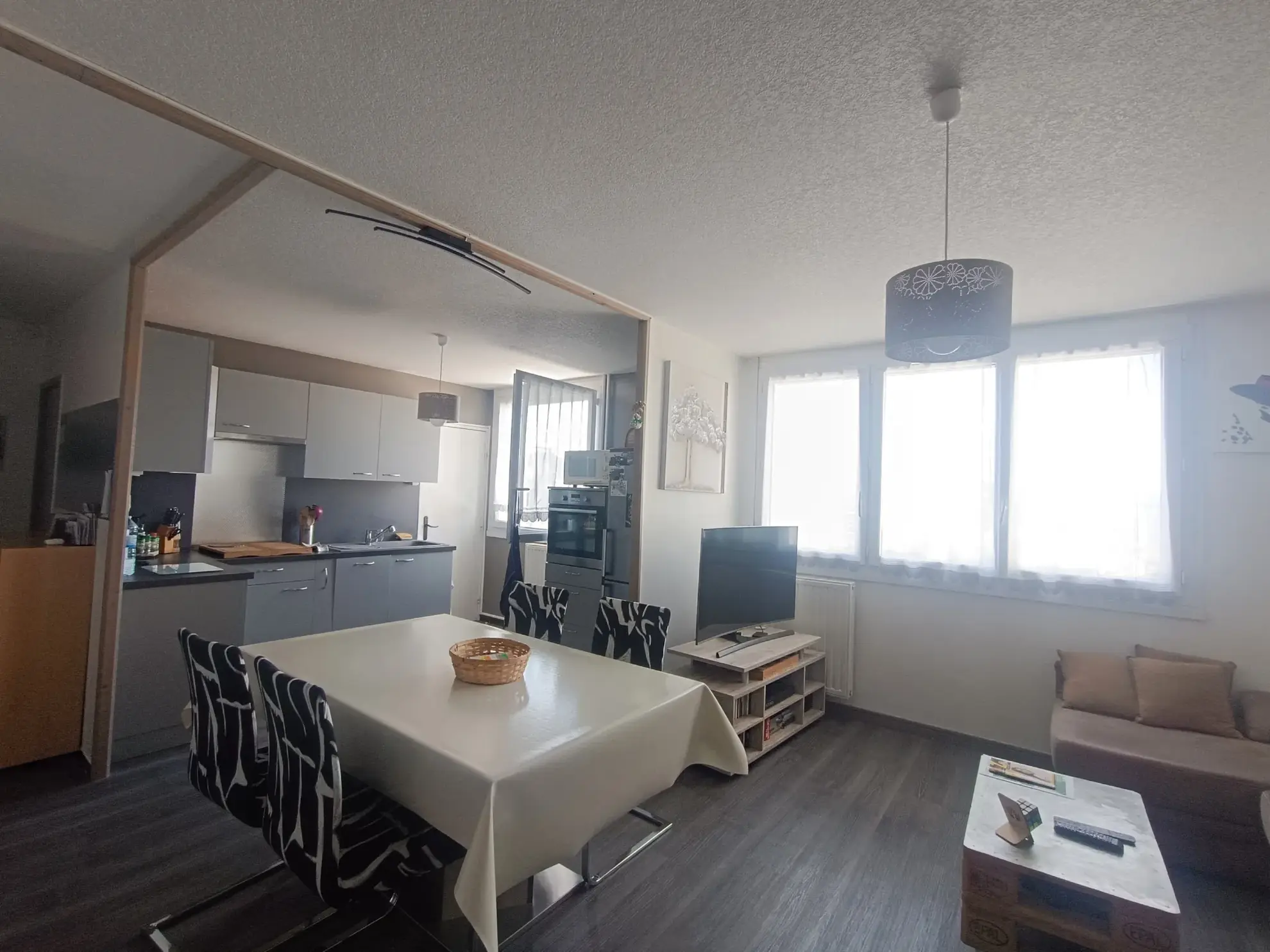 Appartement 3 pièces avec garage et cave au centre du Chambon-Feugerolles 