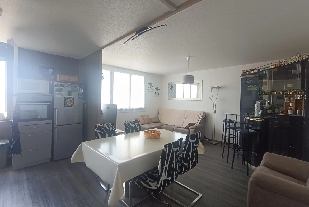 Appartement 3 pièces avec garage et cave au centre du Chambon-Feugerolles 