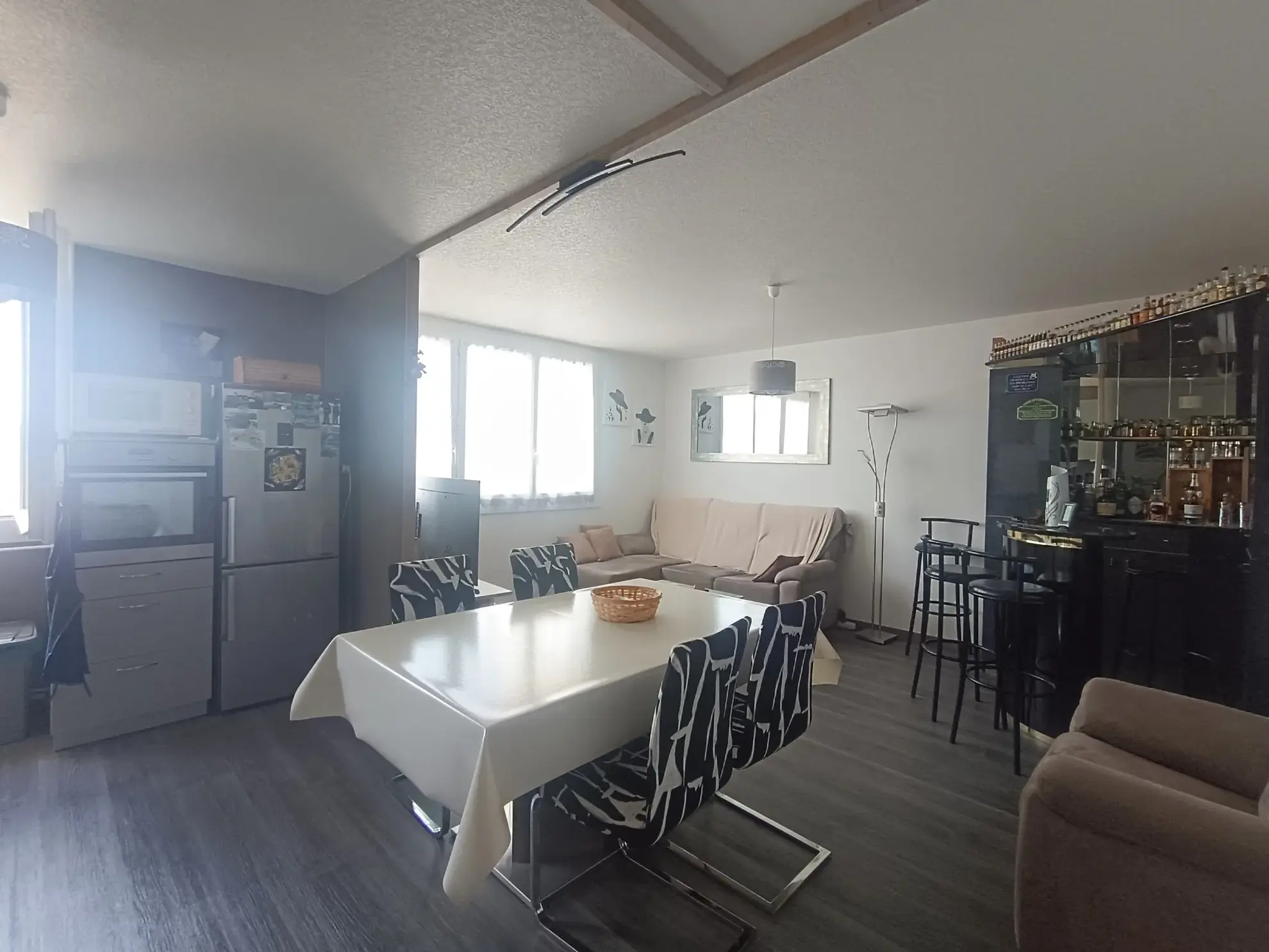 Appartement 3 pièces avec garage et cave au centre du Chambon-Feugerolles 