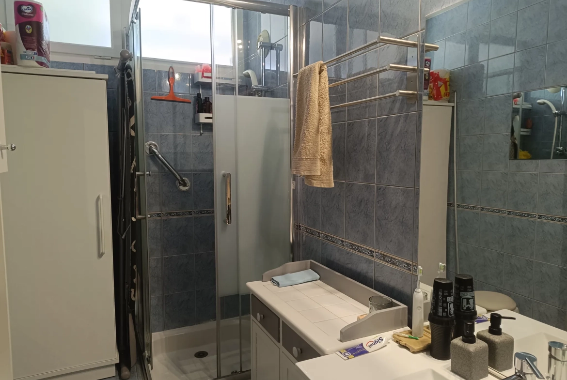 Appartement 3 pièces avec garage et cave au centre du Chambon-Feugerolles 