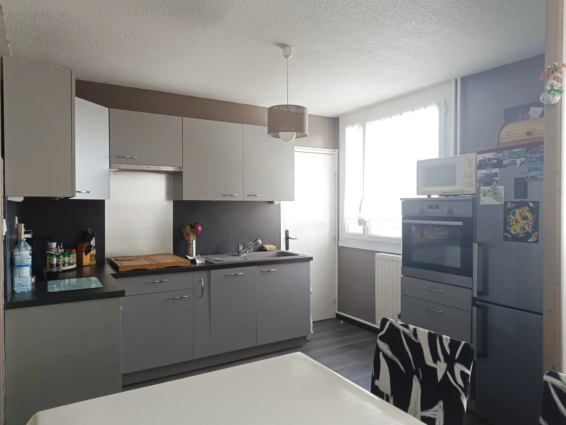 Appartement 3 pièces avec garage et cave au centre du Chambon-Feugerolles 