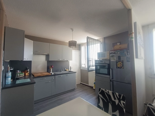 Appartement 3 pièces avec garage et cave au centre du Chambon-Feugerolles