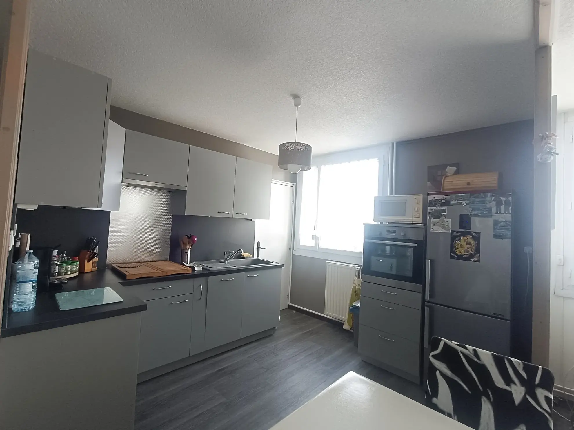 Appartement 3 pièces avec garage et cave au centre du Chambon-Feugerolles 