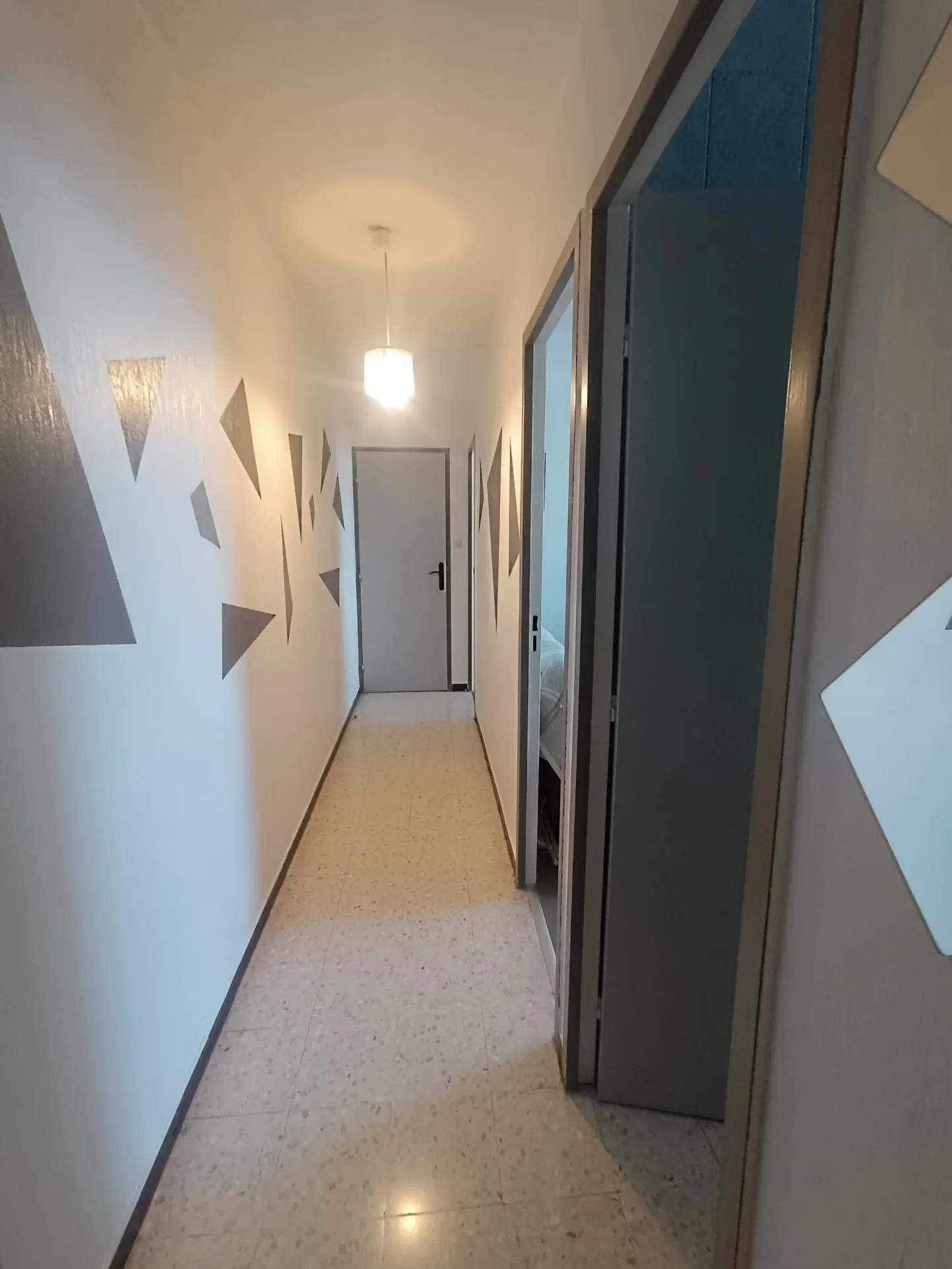 Appartement 3 pièces avec garage et cave au centre du Chambon-Feugerolles 