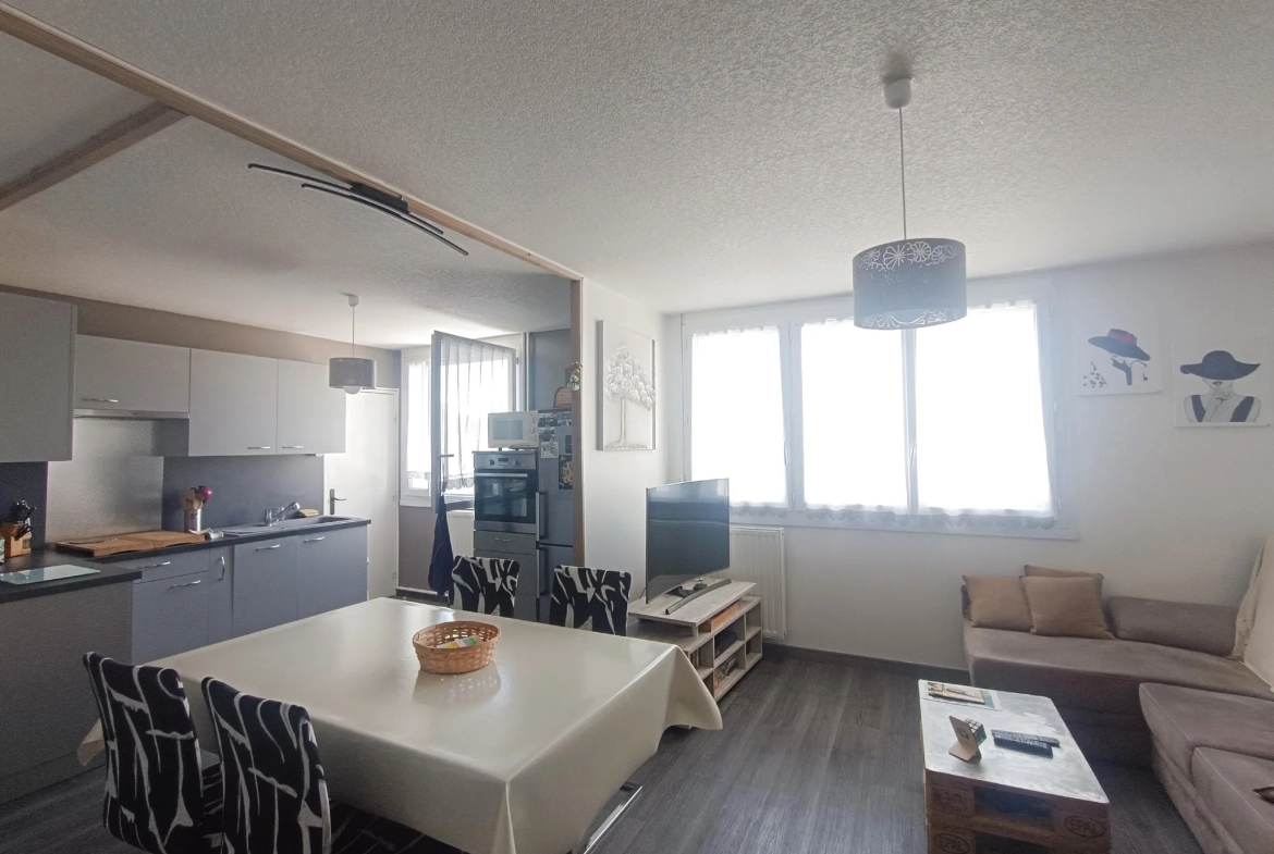 Appartement 3 pièces avec garage et cave au centre du Chambon-Feugerolles 