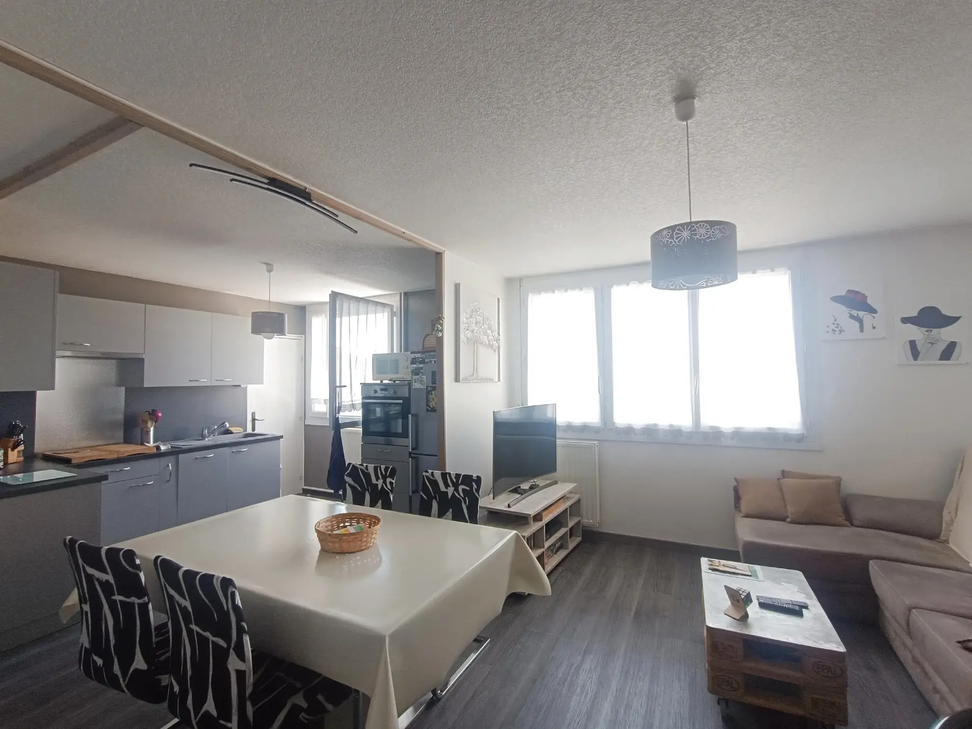 Appartement 3 pièces avec garage et cave au centre du Chambon-Feugerolles 