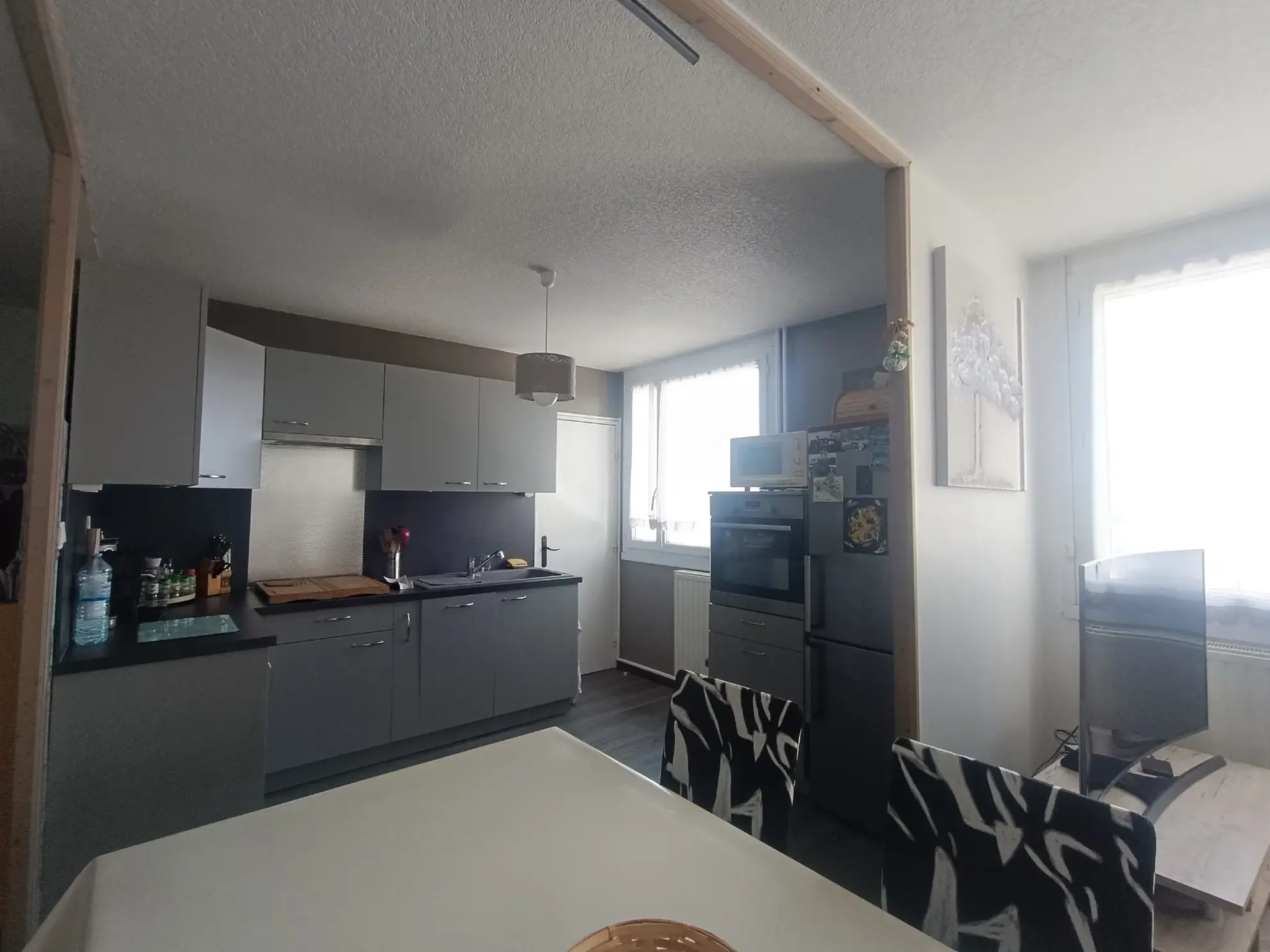 Appartement 3 pièces avec garage et cave au centre du Chambon-Feugerolles 