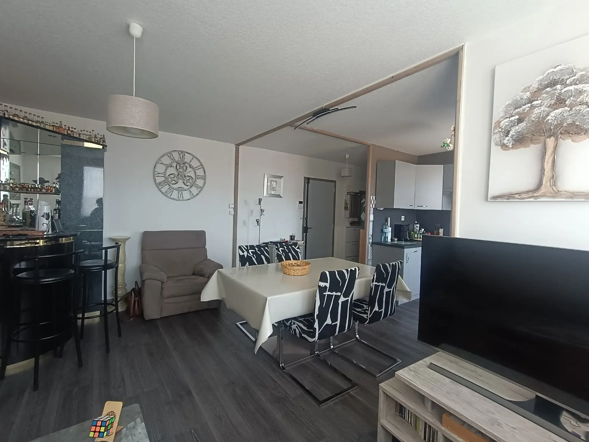 Appartement 3 pièces avec garage et cave au centre du Chambon-Feugerolles 