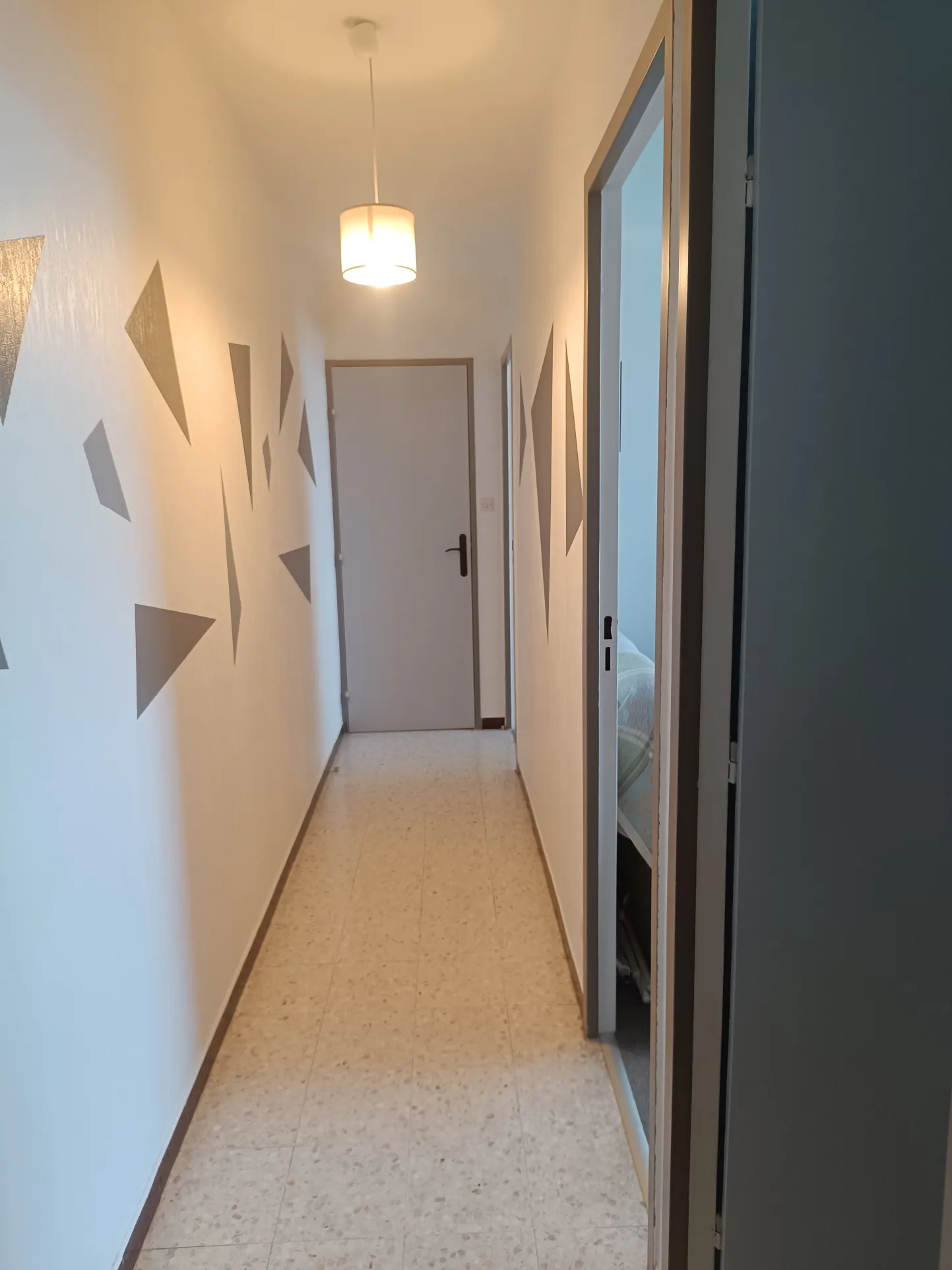 Appartement 3 pièces avec garage et cave au centre du Chambon-Feugerolles 