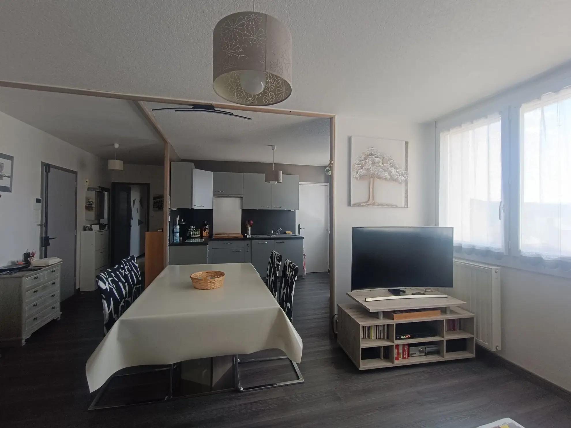 Appartement 3 pièces avec garage et cave au centre du Chambon-Feugerolles 