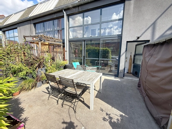Loft lumineux de 95 m² avec terrasse et parking à Roubaix