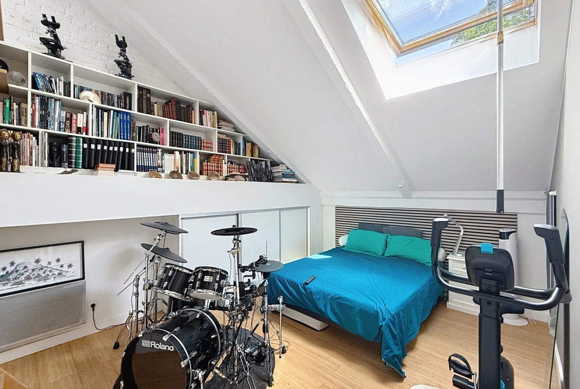 Loft lumineux de 95 m² avec terrasse et parking à Roubaix 