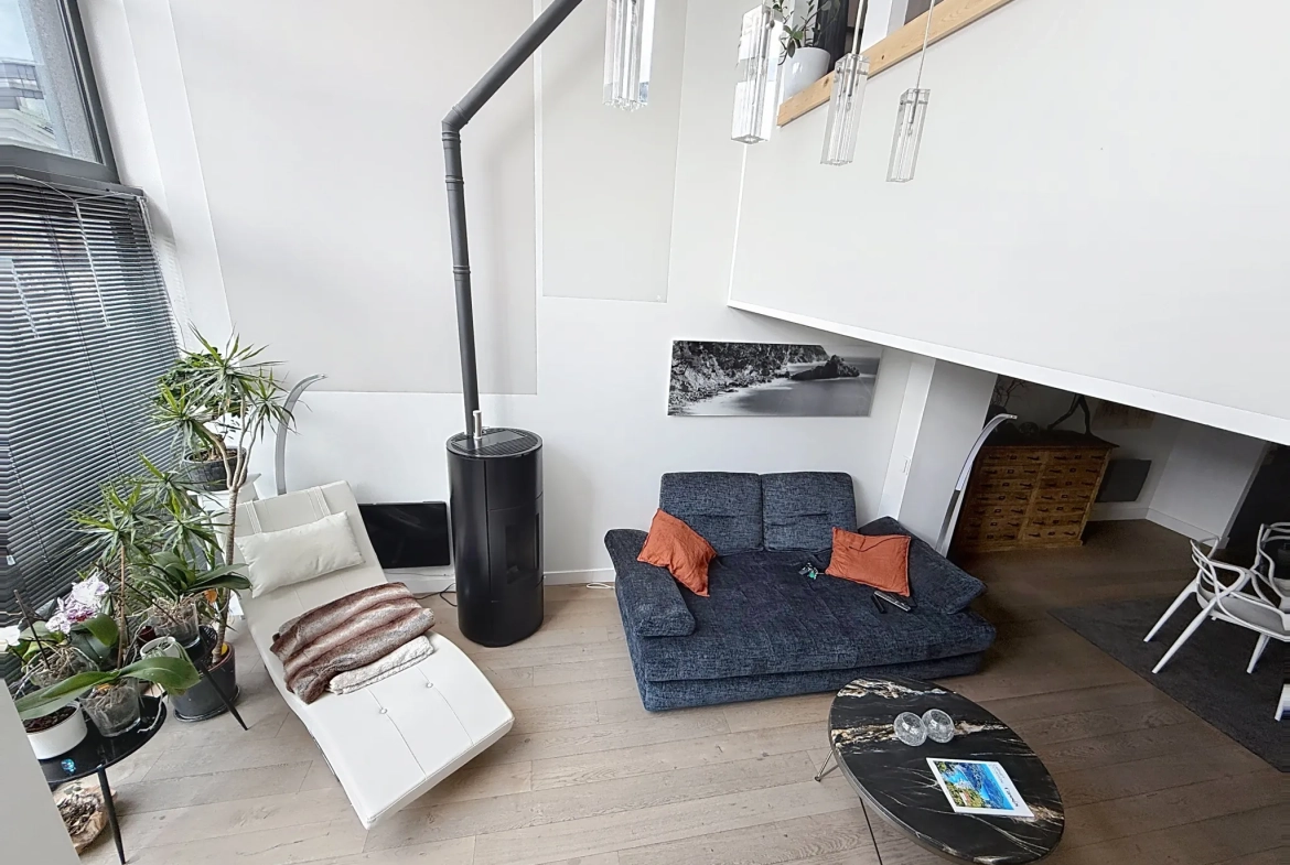 Loft lumineux de 95 m² avec terrasse et parking à Roubaix 